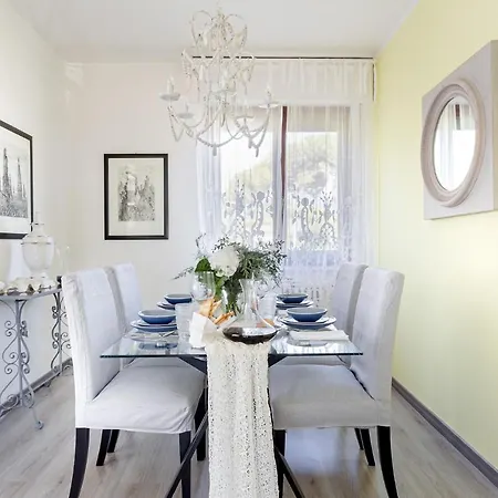Villa Marygrace Dei Marmi House 150 Metres From The Forte dei Marmi