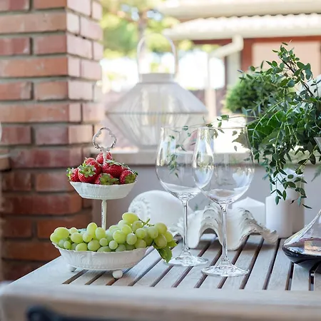 Marygrace Dei Marmi House 150 Metres From The