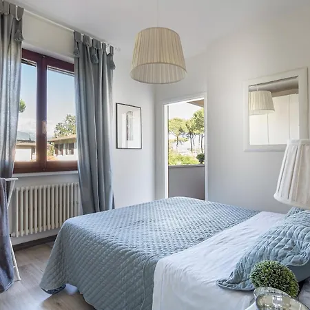 Marygrace Dei Marmi House 150 Metres From The Villa *