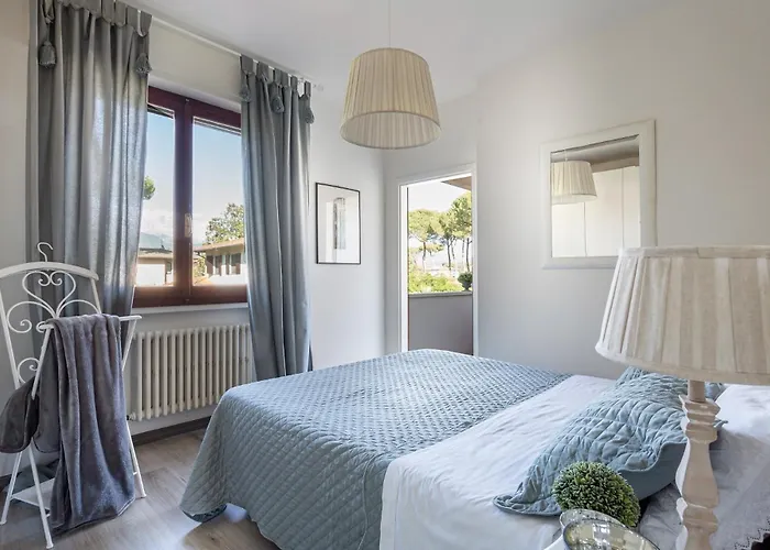 Marygrace Dei Marmi House 150 Metres From The Villa *