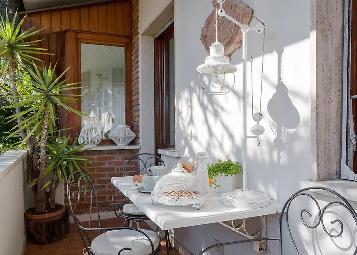 Marygrace Dei Marmi House 150 Metres From The *